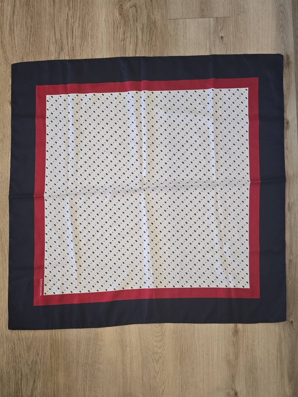 NWOT Classic Navy, Red & White United Airlines Scarf